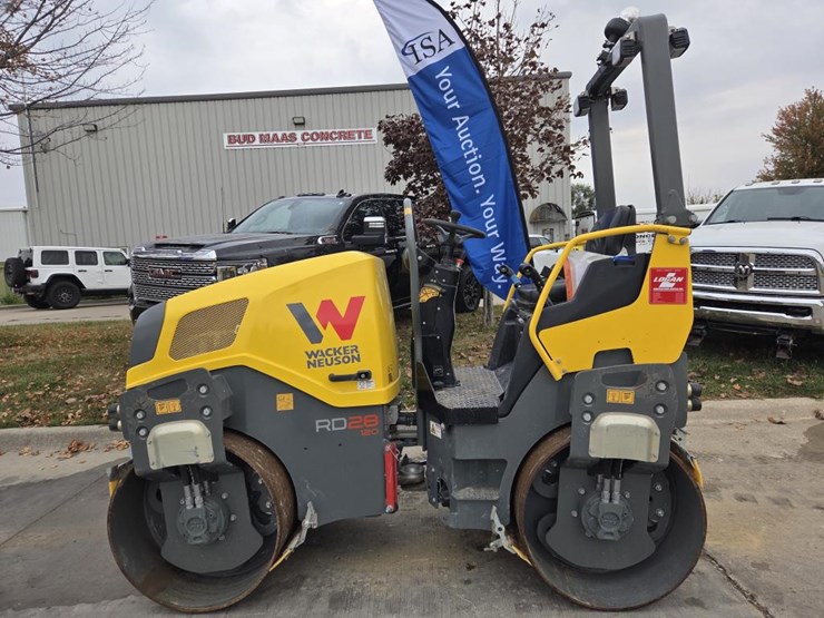 #5056-•-2019-wacker-neuson-rd28-smooth-drum-roller-image-2