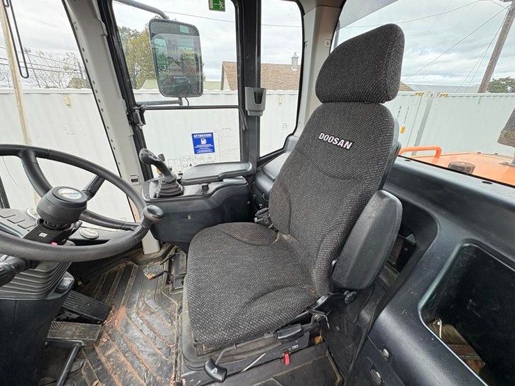 2015-doosan-dl200tc-5-image-21