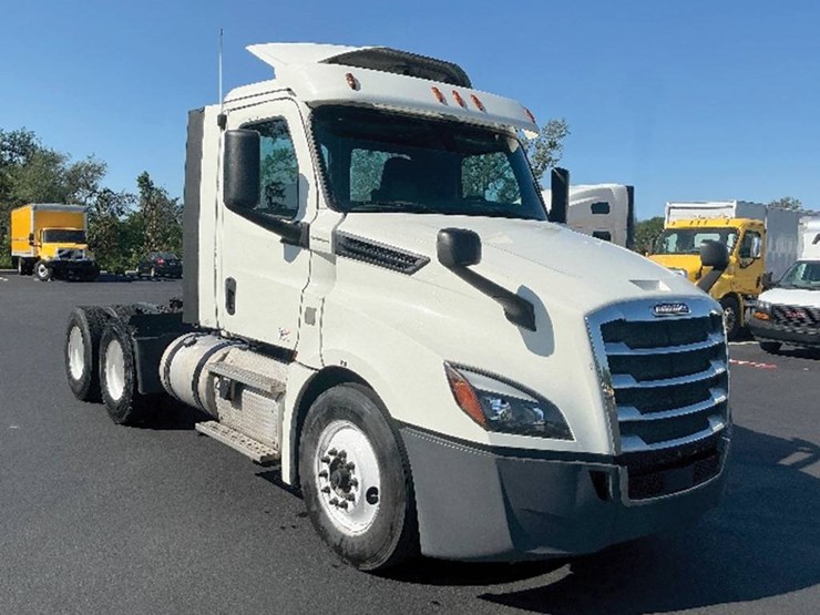 2018-freightliner-cascadia-126-image-1