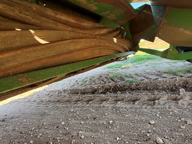 2019-john-deere-w235-image-21