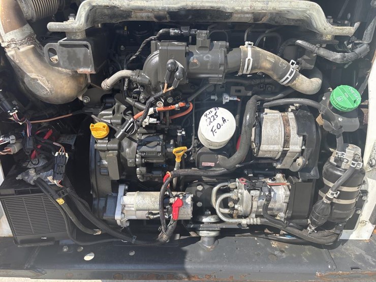 2019-bobcat-s770-image-23