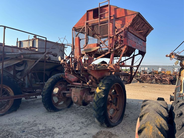farmall-m-cotton-picker-image-7