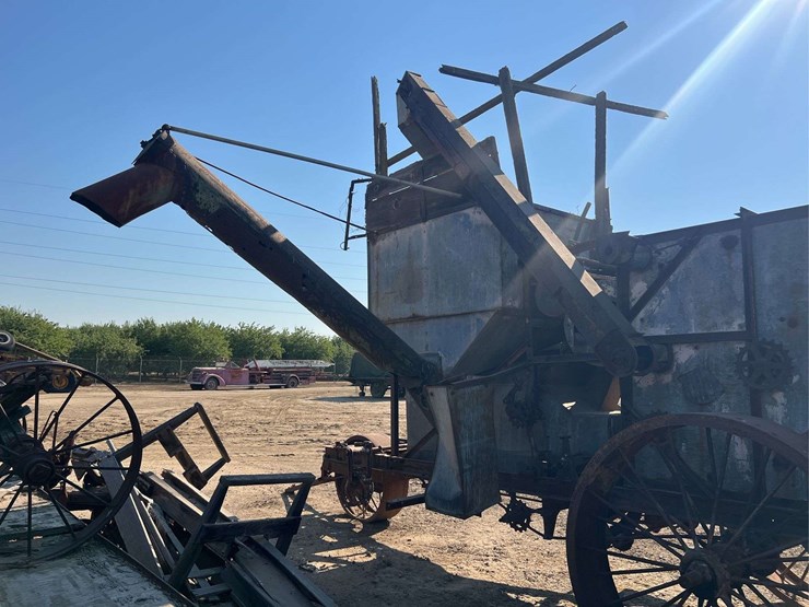 caterpillar-pull-type-combine-image-13