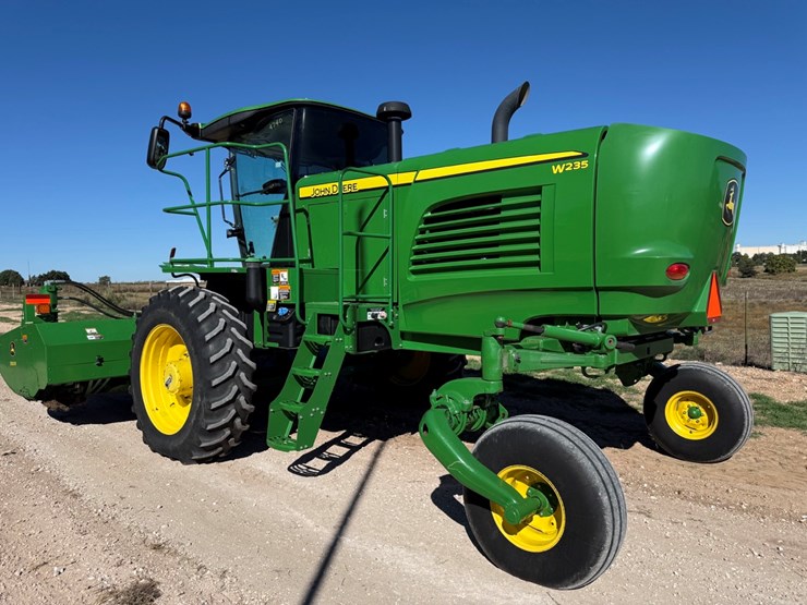 2019-john-deere-w235-image-5