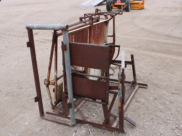 #4092-•-#4092--calf-table,-adj-alley-image-4