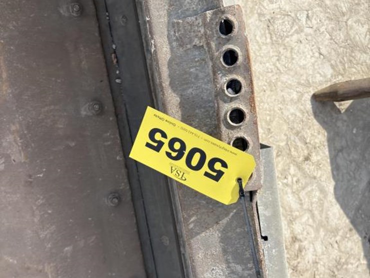 #5065-•-approx-84"-bobcat-combination-bucket-image-10