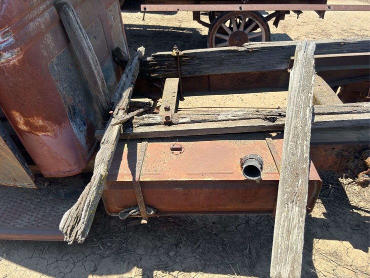 truck-cab-and-chassis-image-27