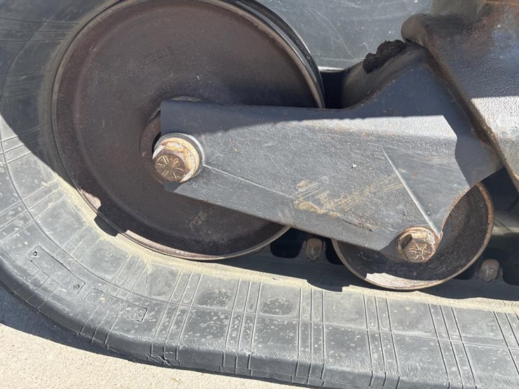 2022-bobcat-t870-image-46