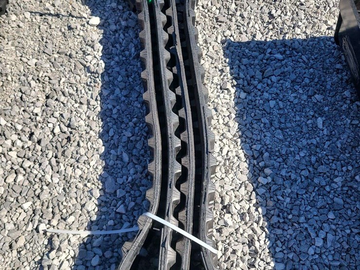 mini-skid-steer-or-excavator-tracks-image-1