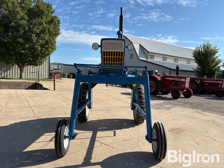 1969-ford-4000-image-2