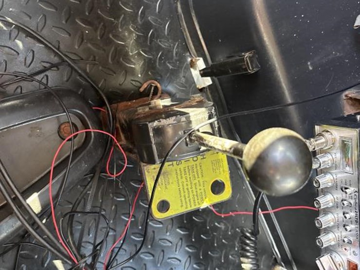 #5081-•-2005-gmc-c4500-4x4-single-axle-dump-truck-image-36