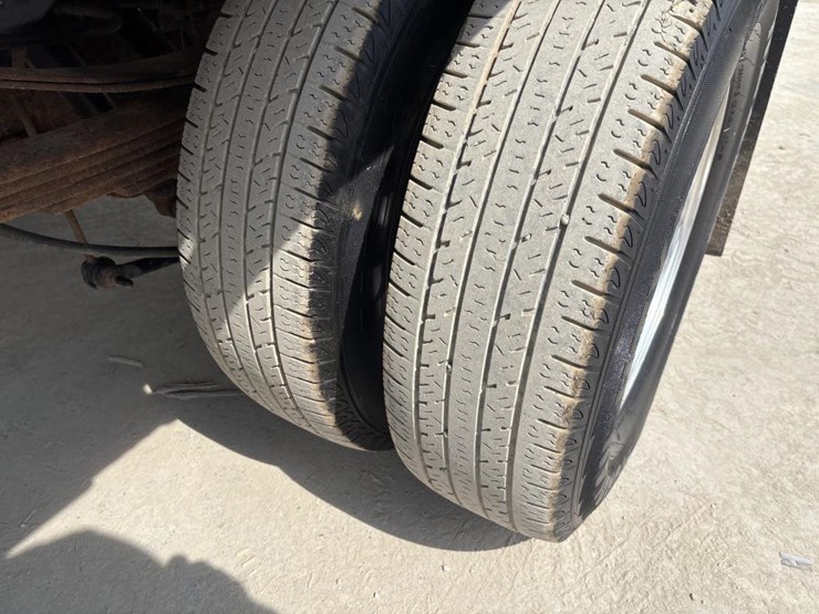 2015-dodge-ram-3500-image-26