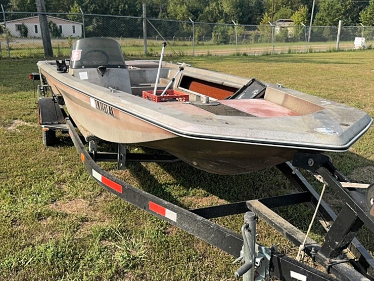 cheater-sx-bass-boat-&-nice-trailer-image-2