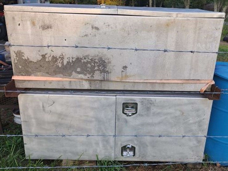 two-aluminum-spread-axle-tool-boxes-24"x60"-image-2
