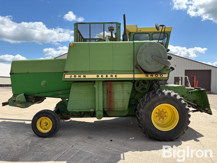 1976-john-deere-4400-image-4