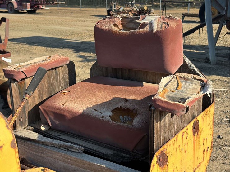 caterpillar-twenty-two-image-26