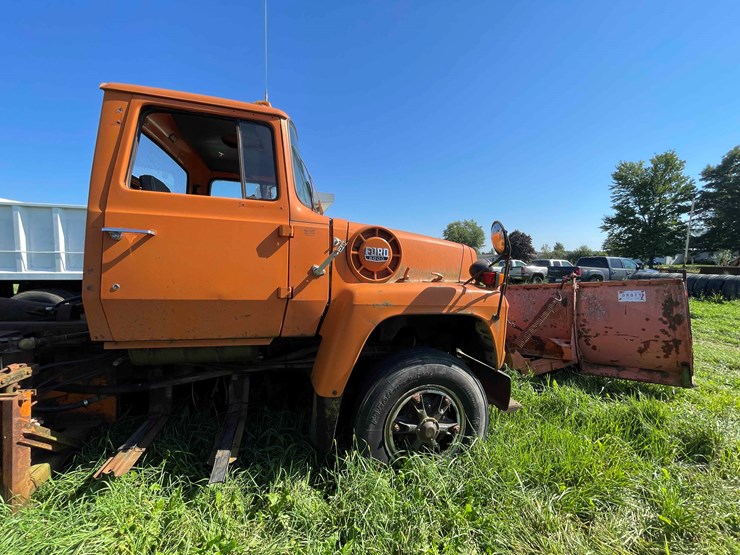 1984-ford-8000-image-8