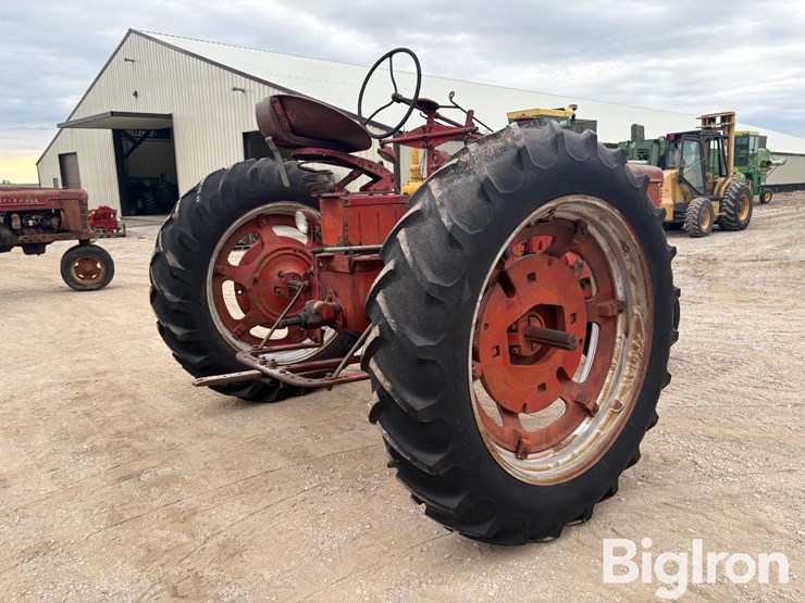 1954-ih-farmall-super-h-2wd-tractor-image-5