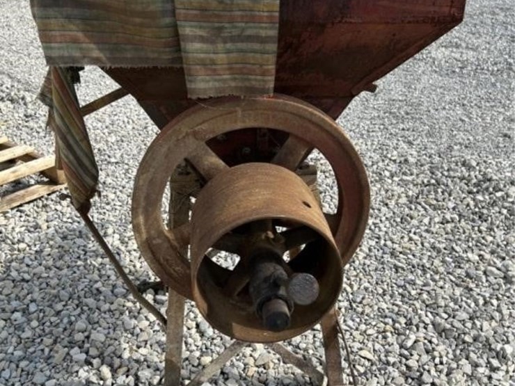 antique-grinder-image-3