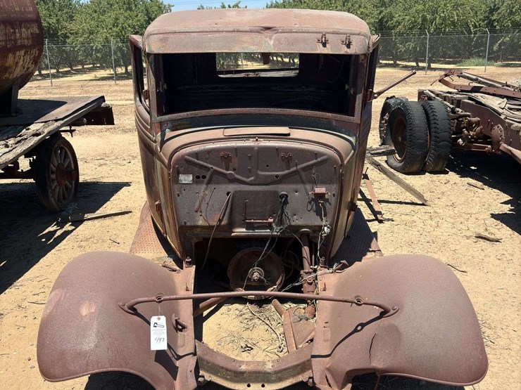 truck-cab-and-chassis-image-6