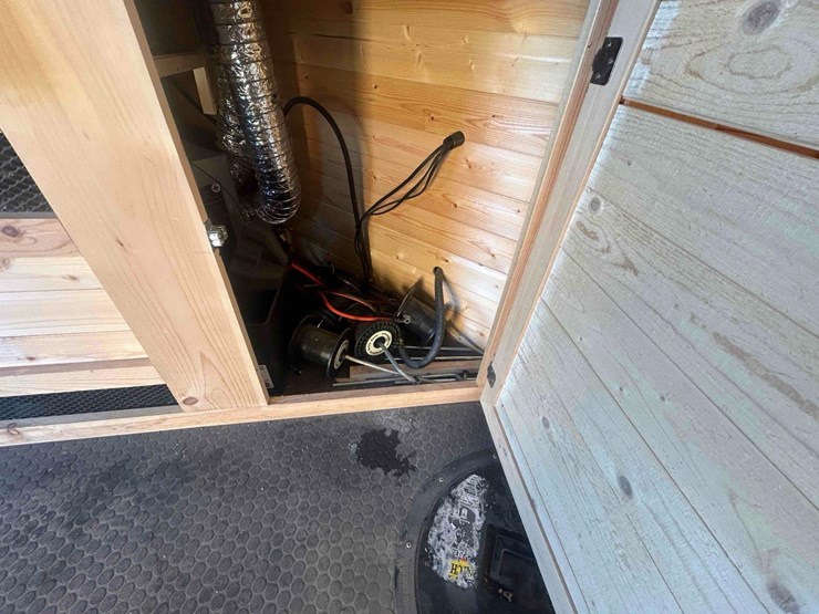 ice-castle-fish-house-image-17