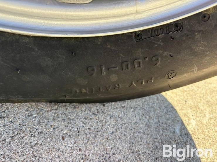 1953-ih-farmall-super-m-2wd-tractor-image-18