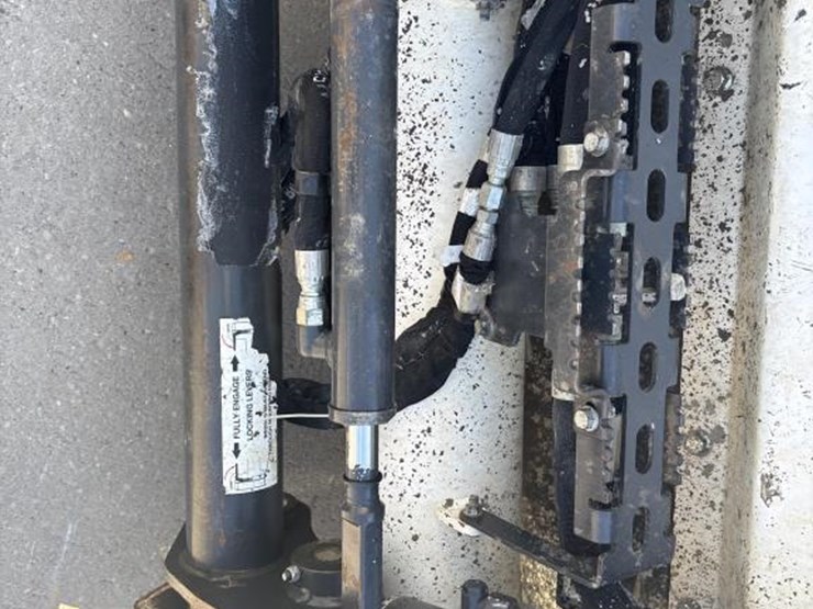 2022-bobcat-t870-image-27