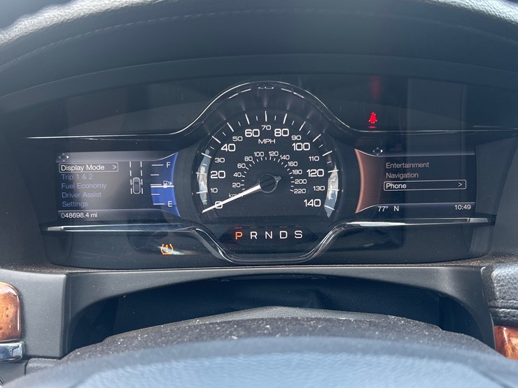 #400-•-2016-lincoln-mks-passenger-car-image-11