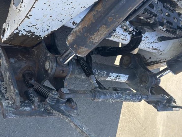 2022-bobcat-t870-image-26