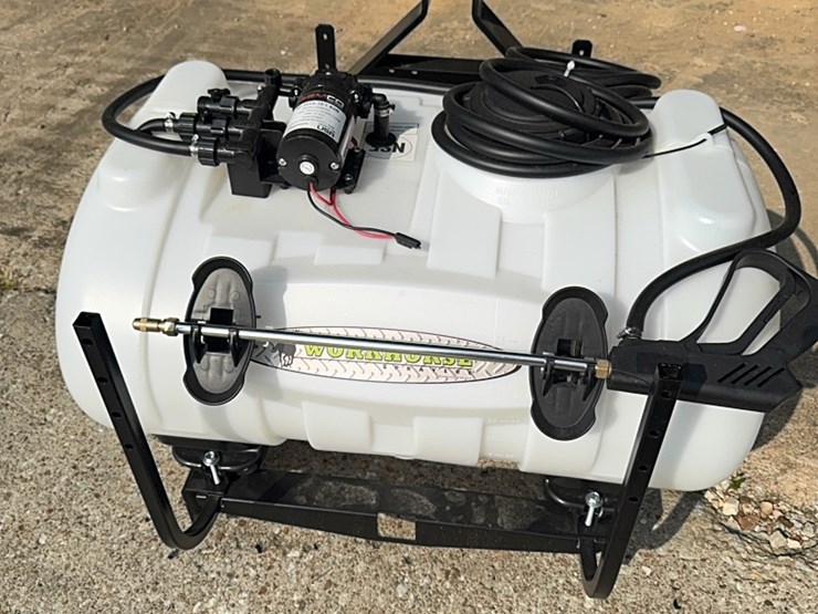 3-point-hitch-tank-sprayer-with-boom-brand-new-image-3