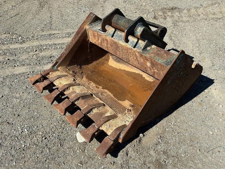 excavator-bucket-w/-teeth-36"-image-1