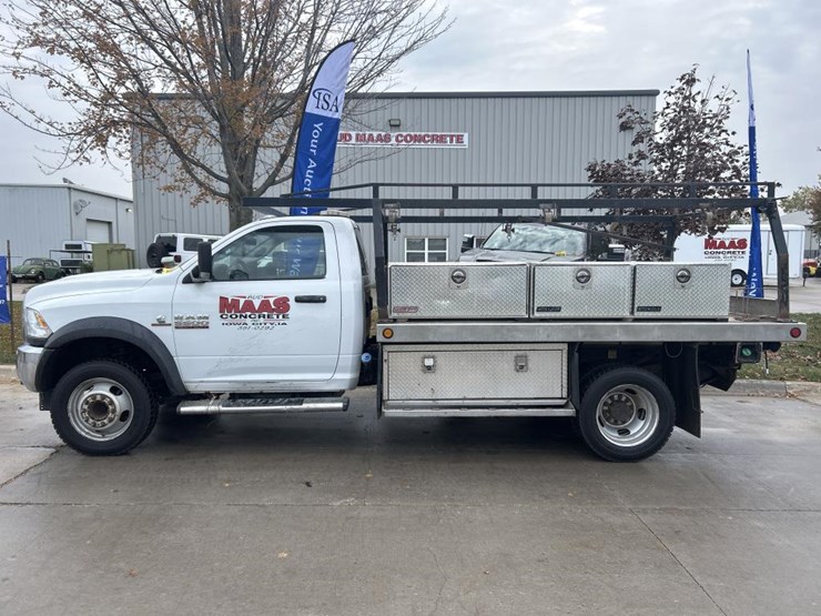 2016-dodge-ram-5500-image-2