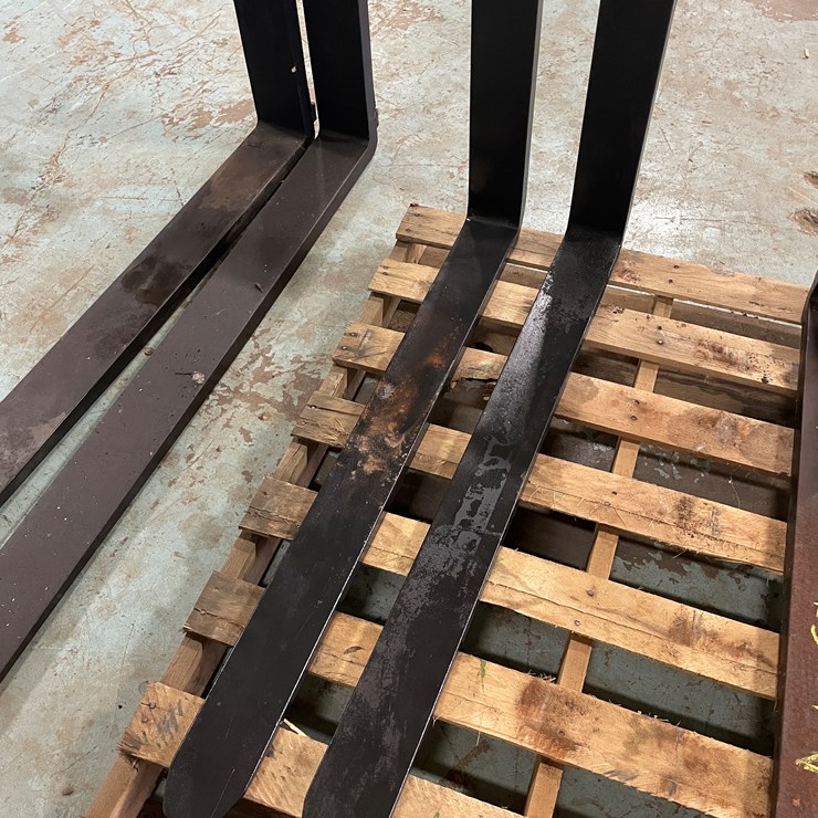 #7214 • 42" x 4" Forklift Pallet Forks