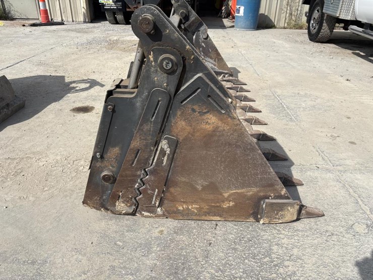 #5068-•-approx-84"-bobcat-combination-bucket-image-5