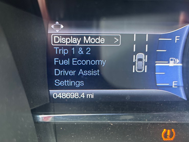 #400-•-2016-lincoln-mks-passenger-car-image-12