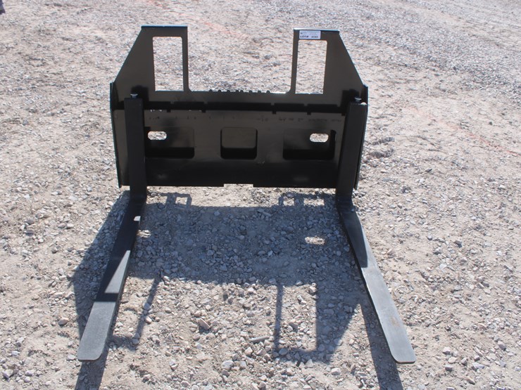 #4085-•-48-inch-skid-steer-quick-attach-frame-with-42-inch-pallet-forks-image-2