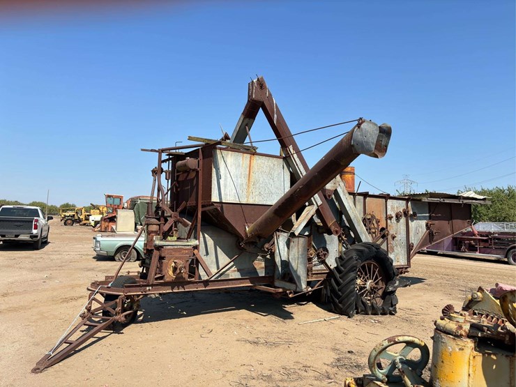 john-deere-pull-type-combine-image-1