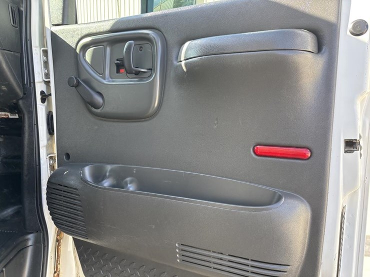 #5081-•-2005-gmc-c4500-4x4-single-axle-dump-truck-image-31