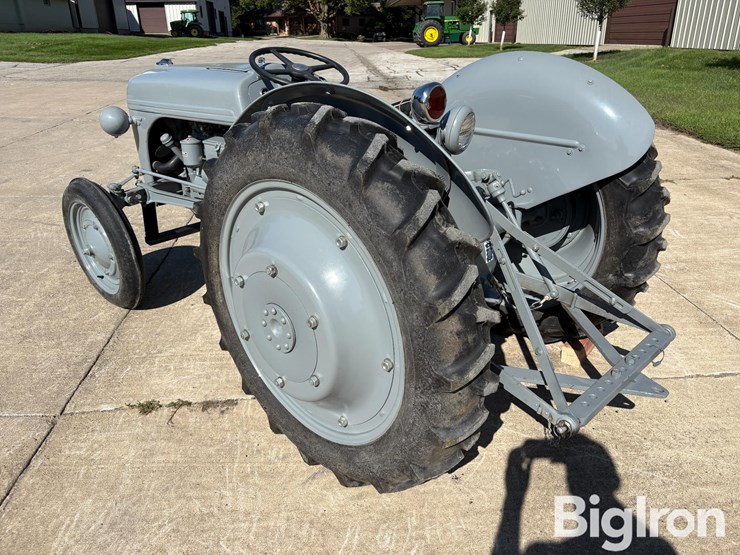 1940-ford-9n-image-7