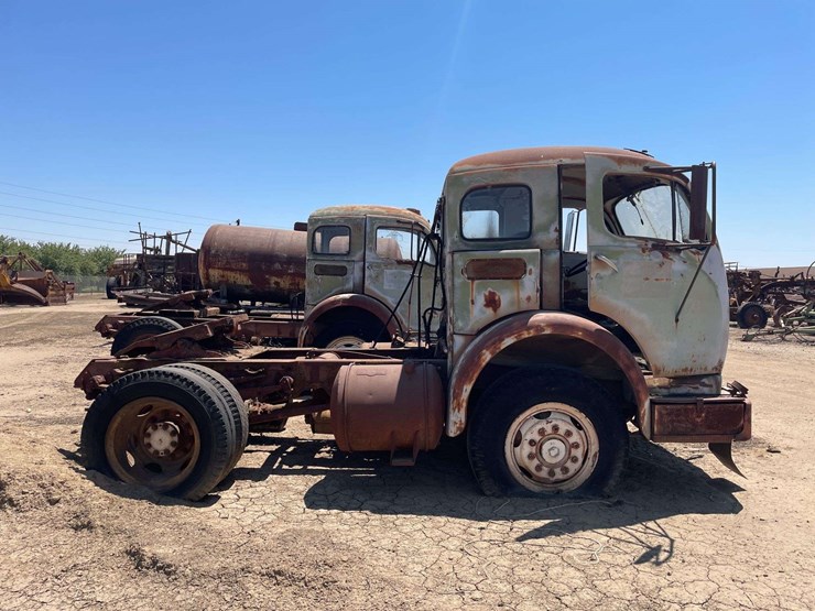 white-3000-truck-image-5