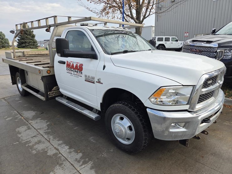 2016-dodge-ram-3500-image-7