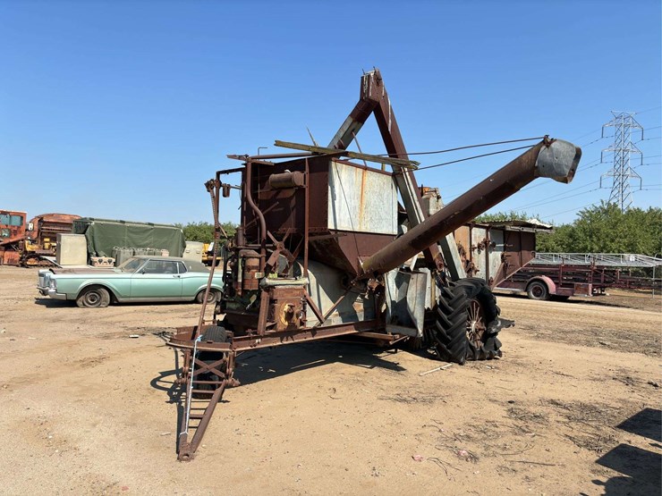 john-deere-pull-type-combine-image-2