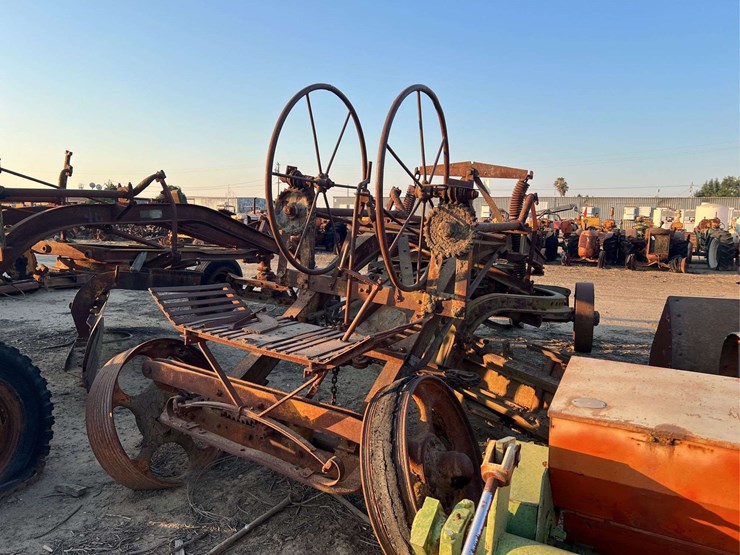 pull-type-road-grader-image-11