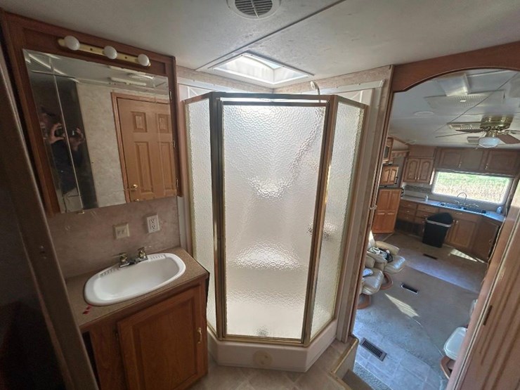 2006-forest-river-cedar-creek-30rkts-camper-image-19