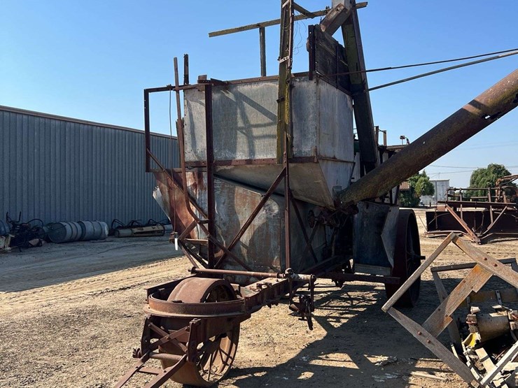 caterpillar-pull-type-combine-image-17