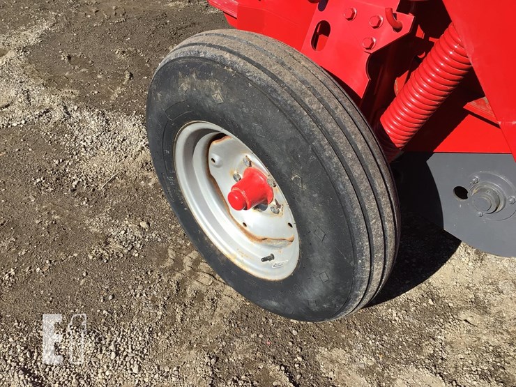 2012-massey-ferguson-1734-image-14