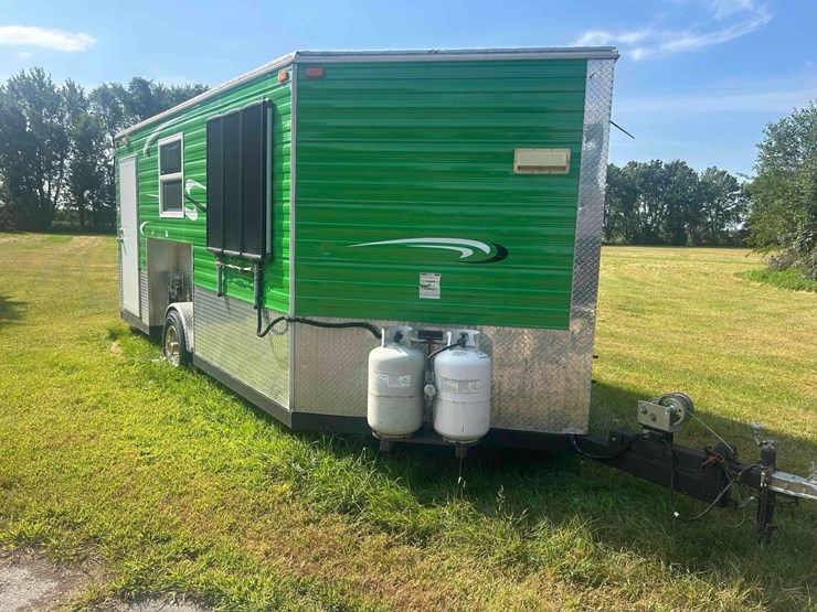 ice-castle-fish-house-image-7