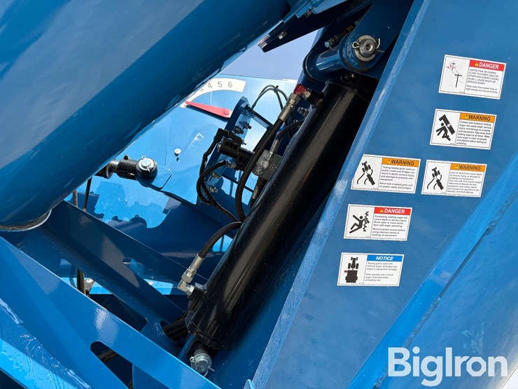 2024-kinze-1421-grain-cart-image-13