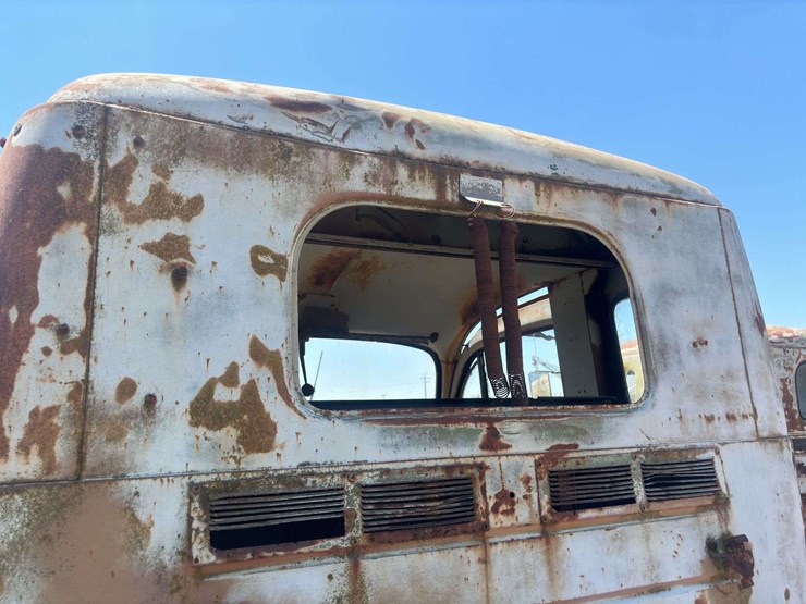 white-3000-truck-image-27