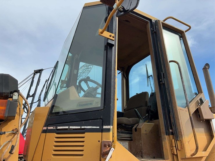 caterpillar-938f-image-11